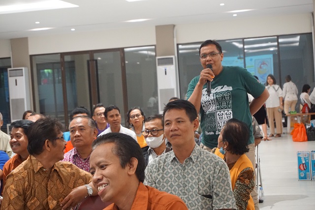 Pak Benny penanya PAKAI==